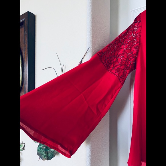 🌺APT. 9 TANGO RED LACE BELL SLEEVE TOP🌺 - Picture 2 of 4